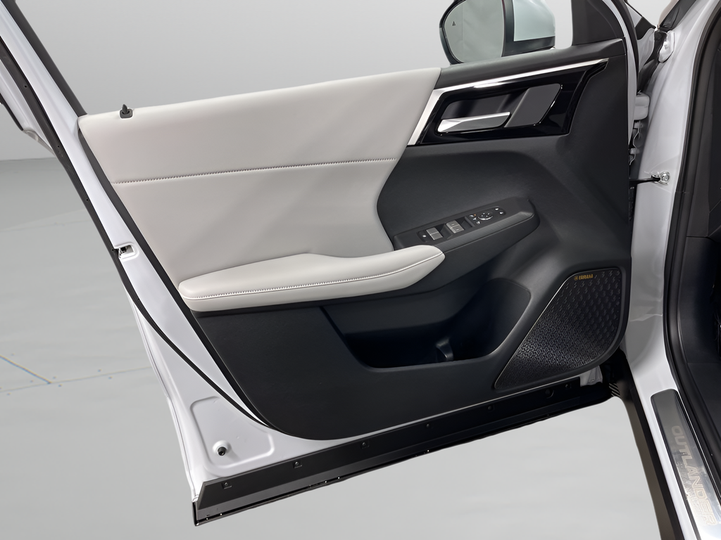 New 2026 White Diamond Mitsubishi SE image 24