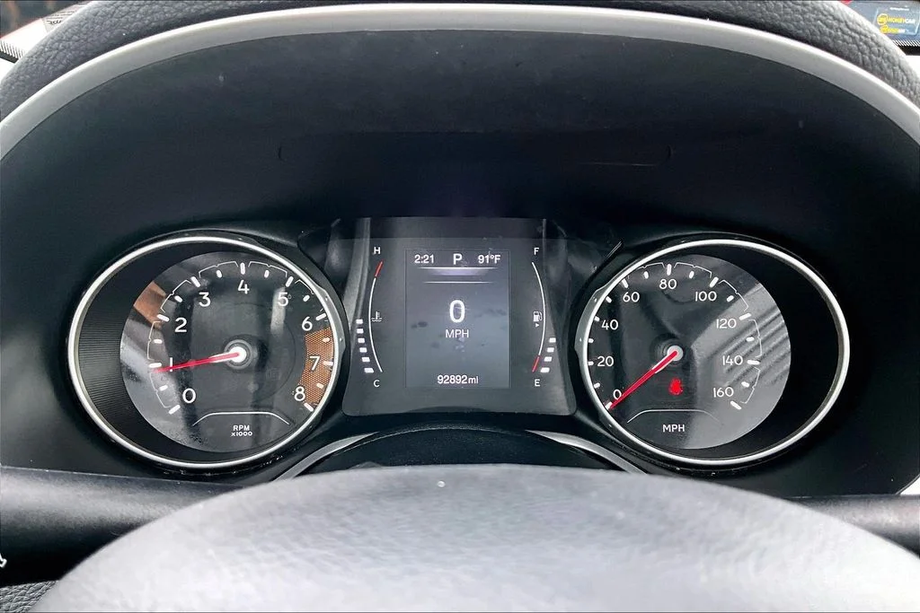 Certified Used 2019 Silver Jeep Latitude image 13