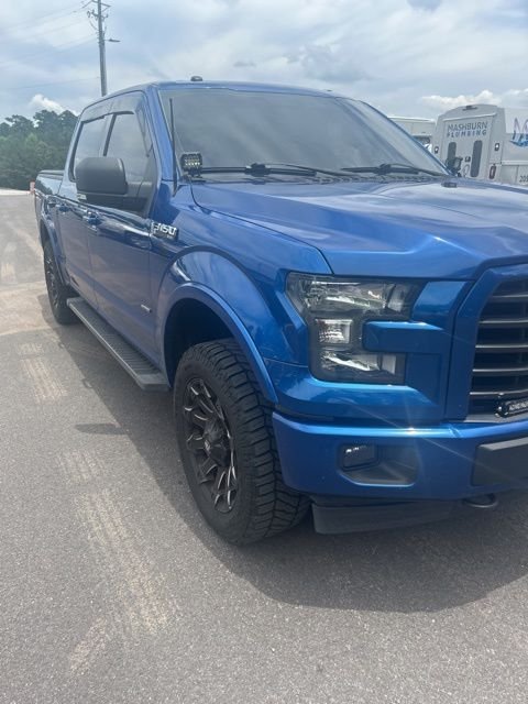 Used 2017 Lightning Blue Ford XLT image 5