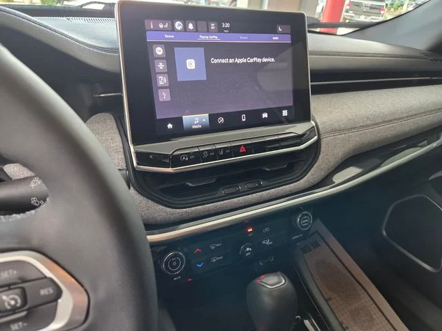 Used 2023 Gray Jeep Latitude Lux image 24