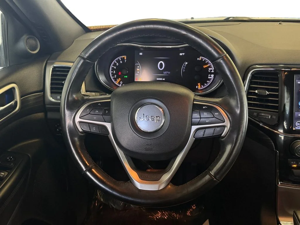 Used 2020 White Jeep Altitude image 18