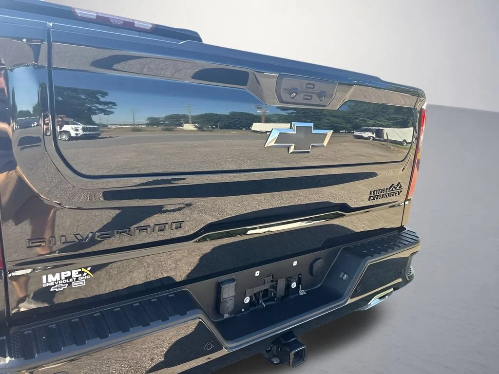 Used 2023 Black Chevrolet High Country image 35