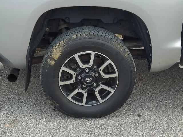 Used 2016 Silver Toyota SR5 image 31