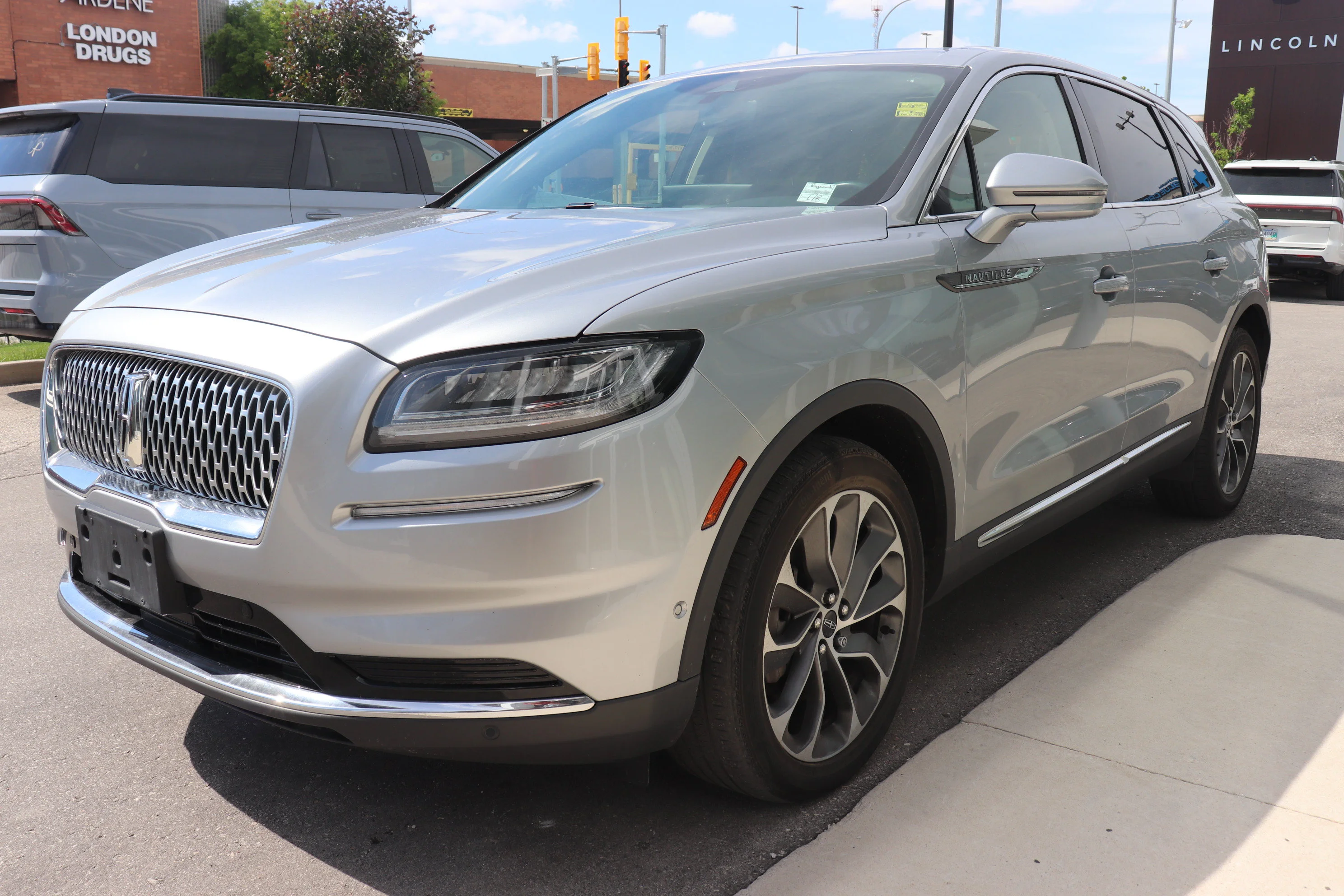Used 2023 Gray Lincoln Reserve **New Arrival** image 4