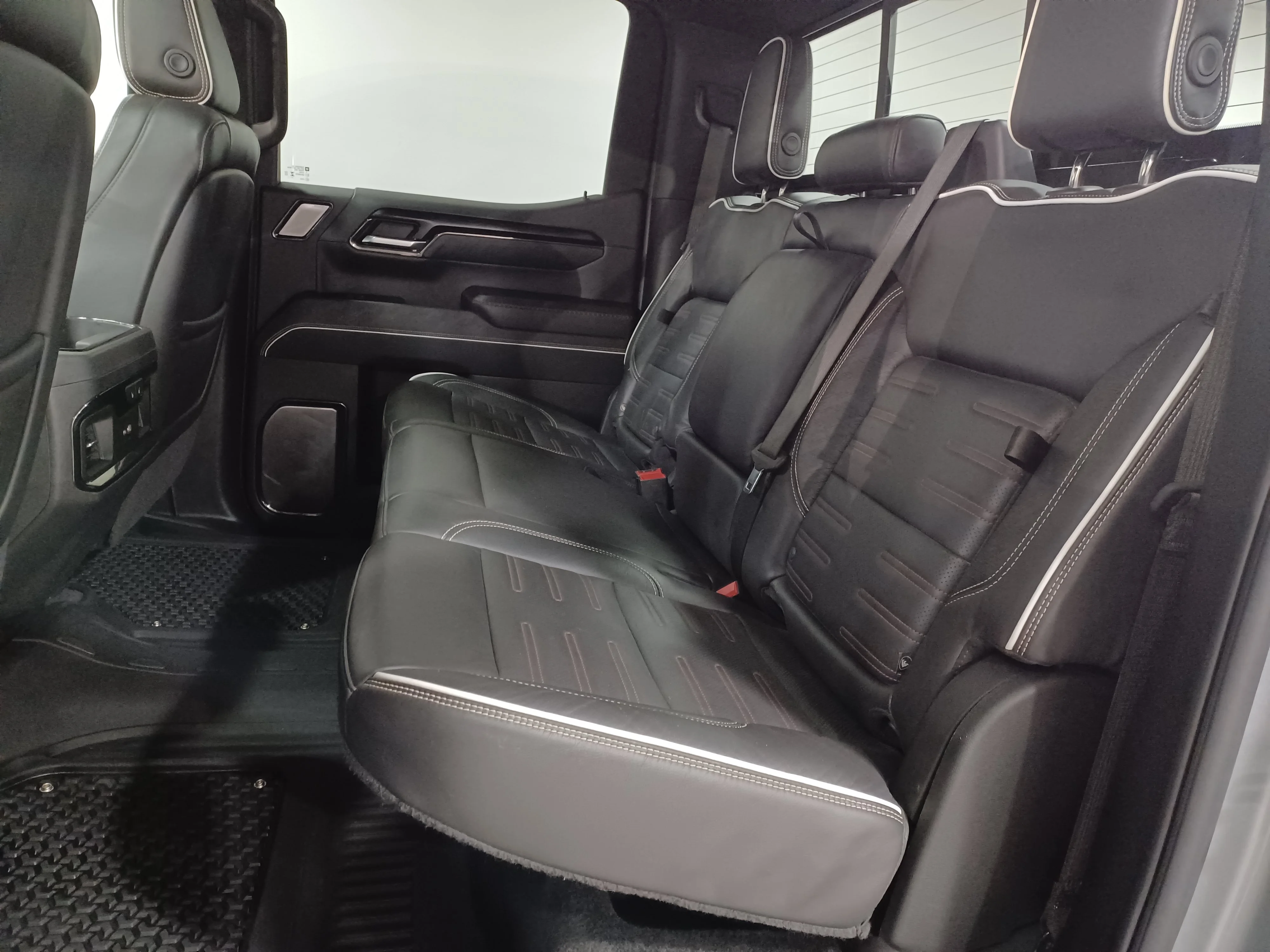 Used 2024 Sterling Metallic GMC AT4X 4WD*3.0L Duramax | Adaptive Cruise | Remote Start | Cooled Leather | Sunroof | Htd Wheel | AEV image 11