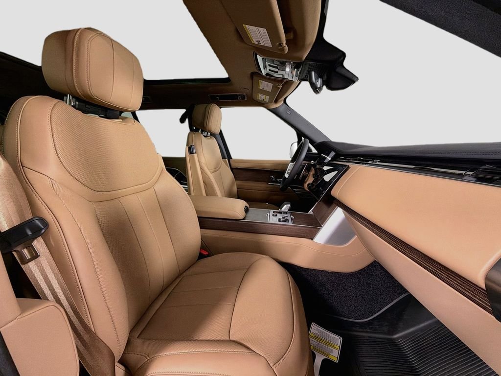 New 2027 Belgravia Green Land Rover SE image 30