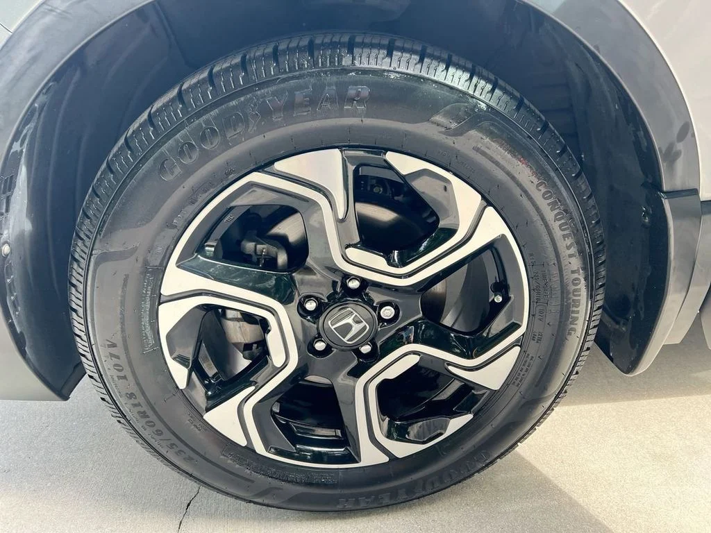 Used 2019 Lunar Silver Metallic Honda Touring image 9