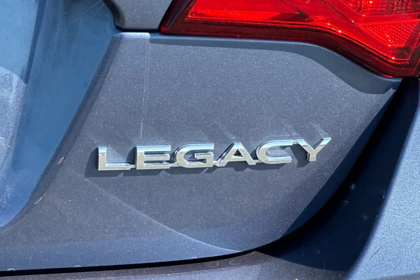 Used 2018 Twilight Blue Metallic Subaru Premium image 30