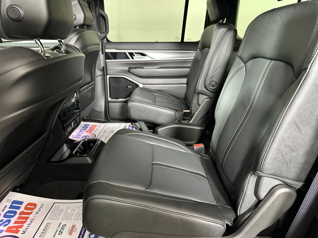 New 2026 Fathom Blue Pearl-Coat Exterior Paint (Late Availability) Jeep Limited Reserve image 23