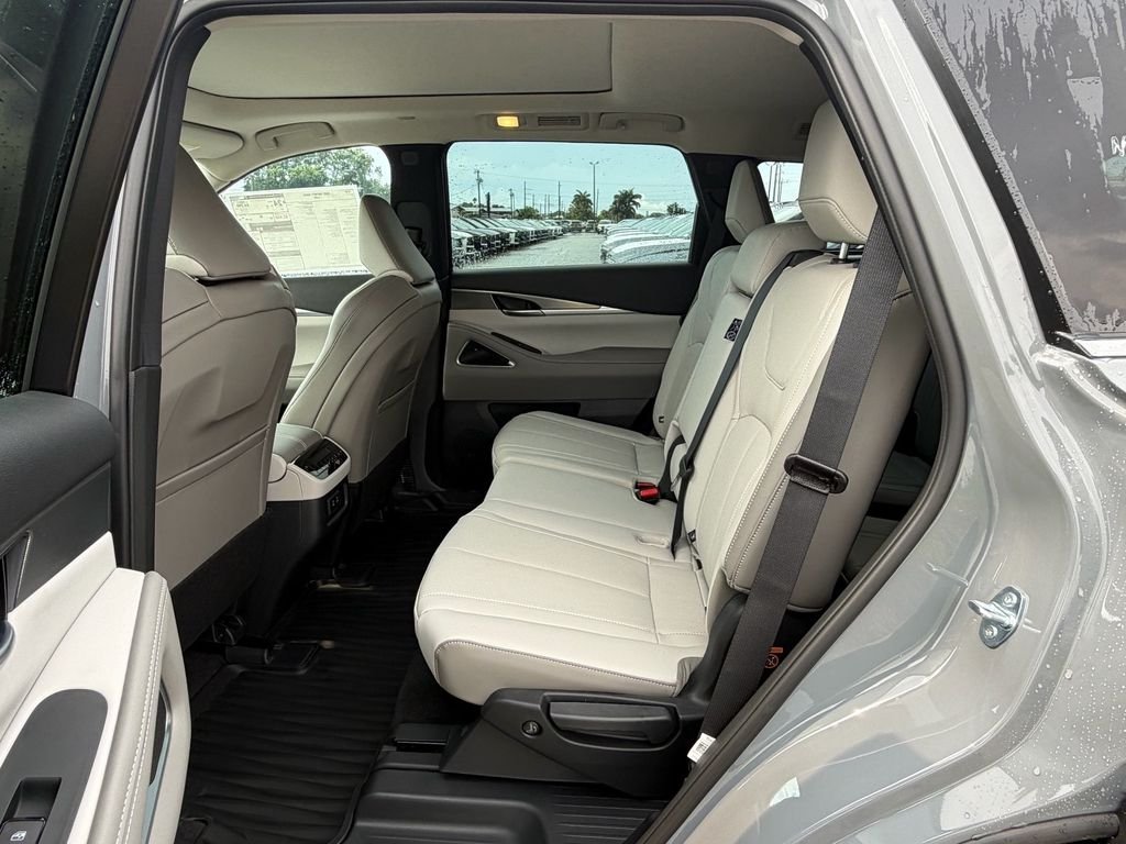 New 2027 HARBOR GRAY INFINITI Luxe FWD image 14