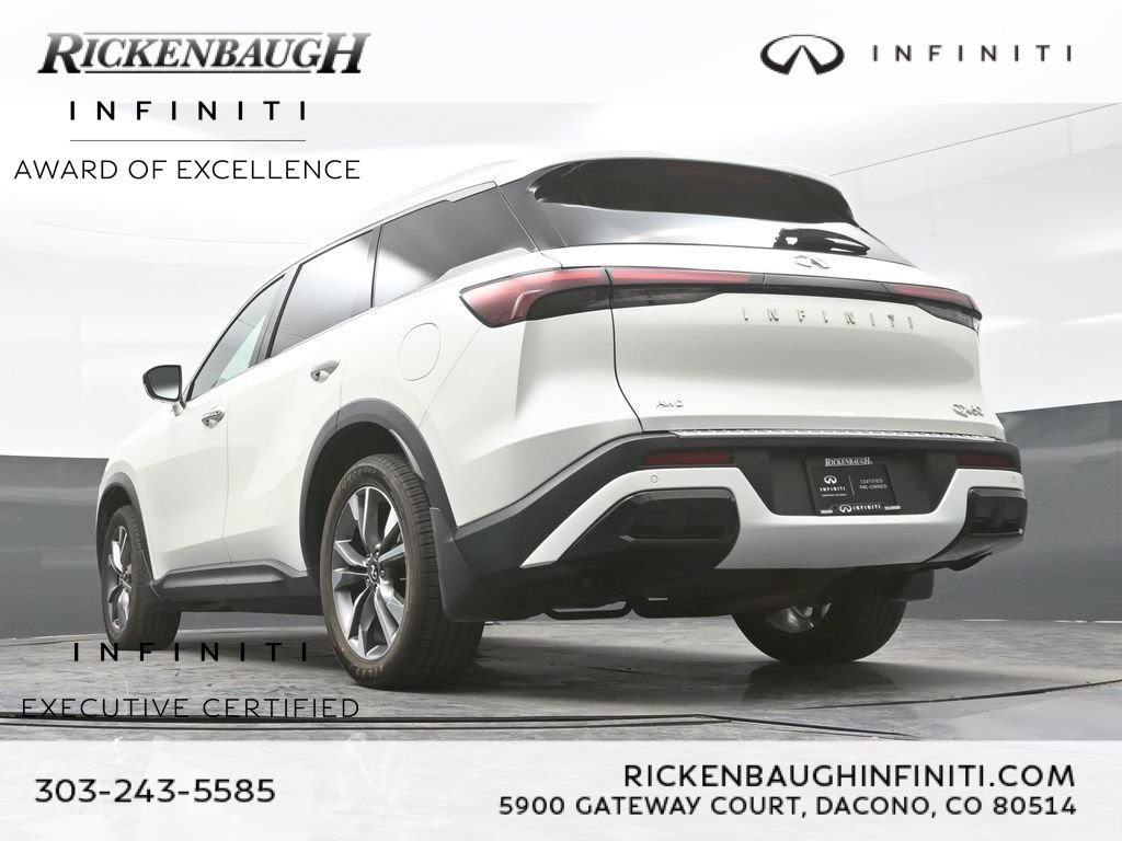 Certified Used 2023 White INFINITI LUXE image 31