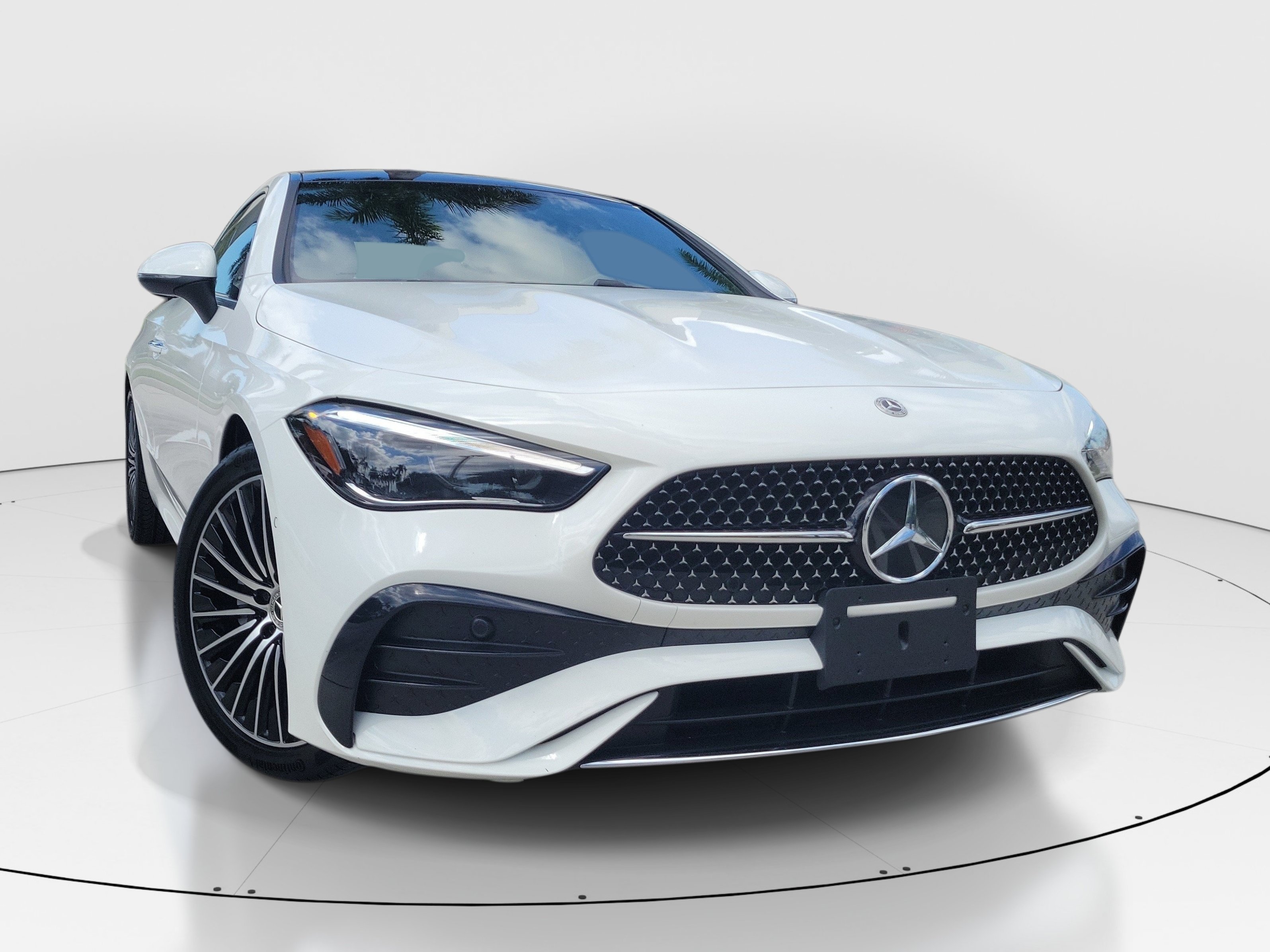 Used 2025 Polar White Mercedes-Benz CLE 300 image 2