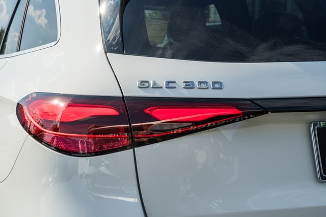 New 2026 Polar White Mercedes-Benz GLC 300 image 7