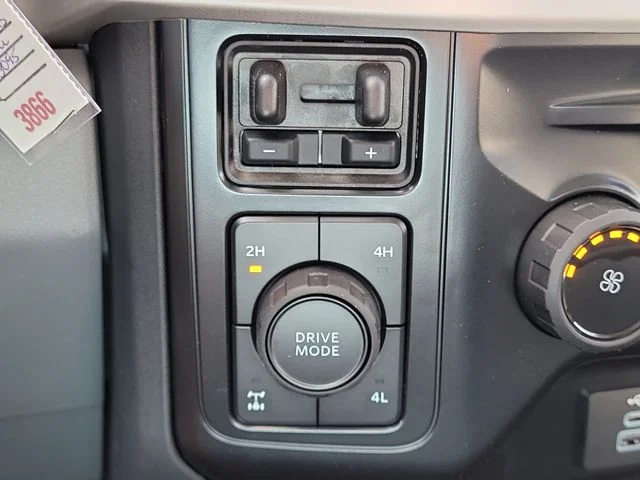 New 2026 Oxford White Ford XLT image 29
