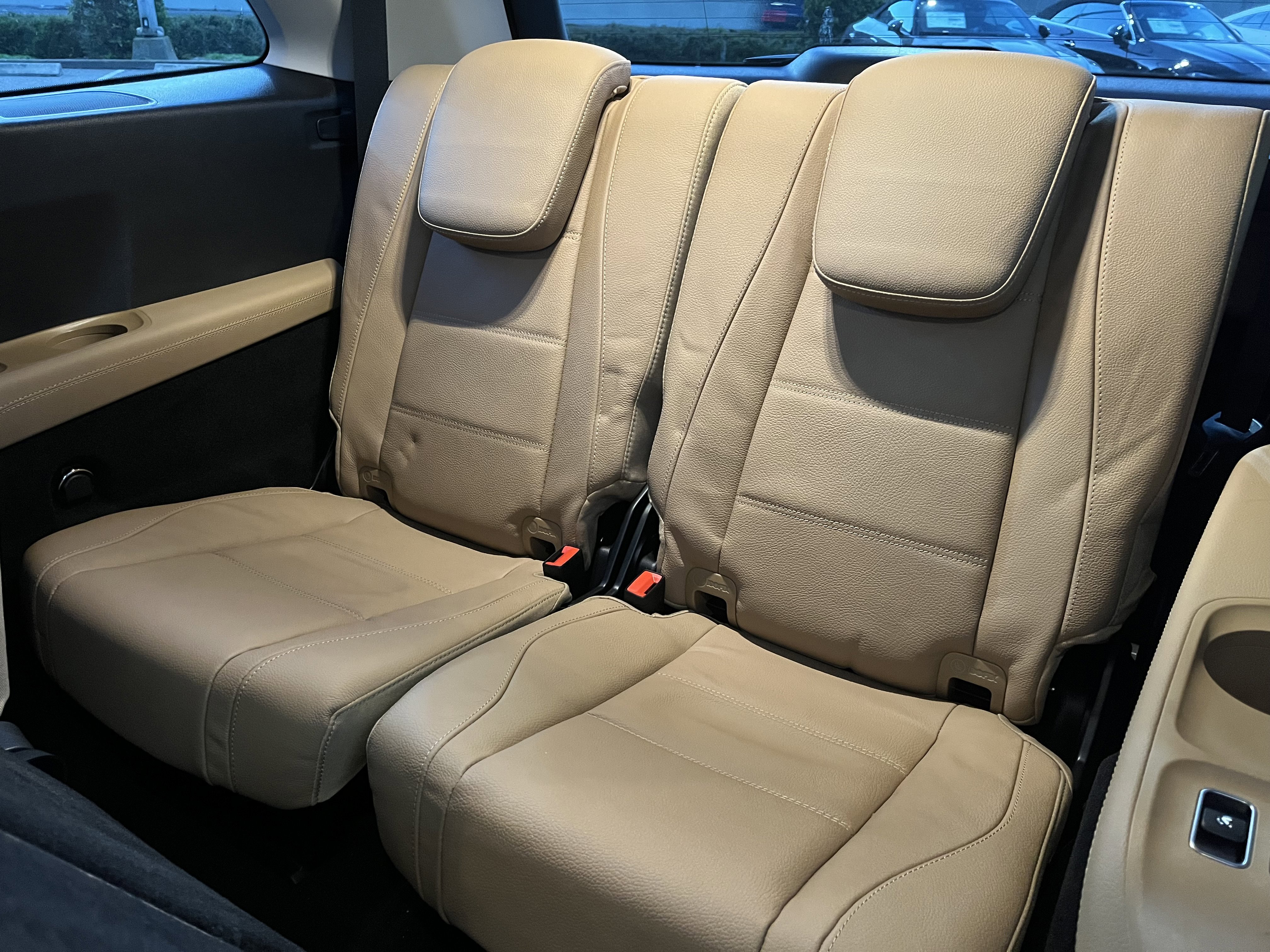 New 2026 MANUFAKTUR Moonlight White Metallic Mercedes-Benz GLS 450 image 18