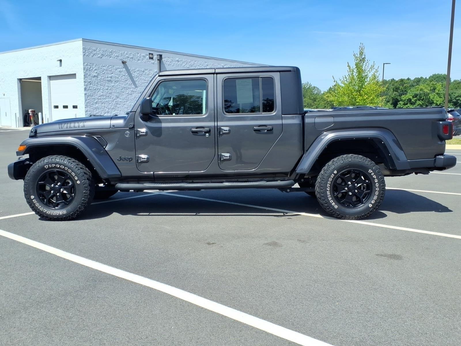 Used 2022 Granite Crystal Metallic Clearcoat Jeep Willys image 3