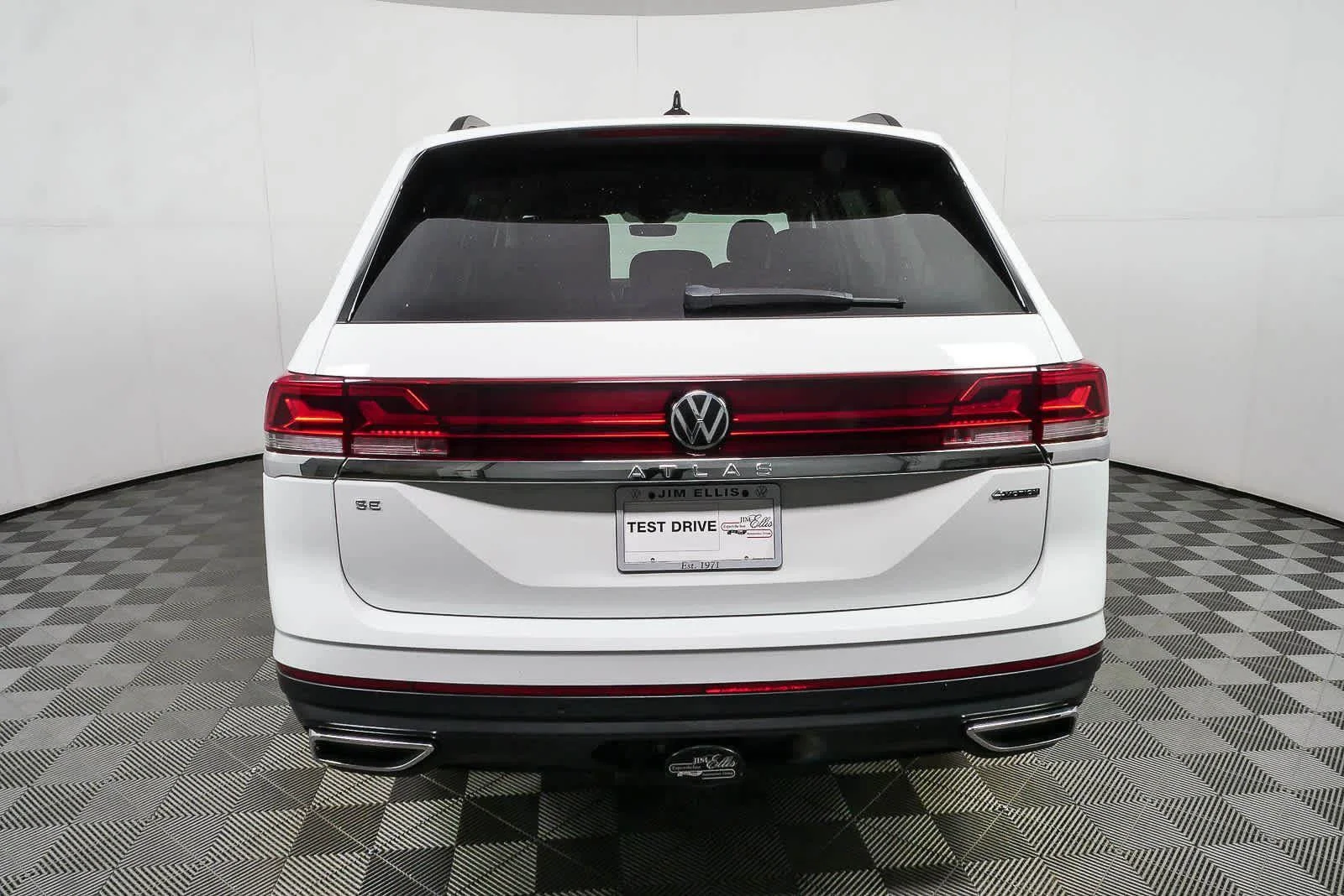 Certified Used 2025  VOLKSWAGEN SE image 28