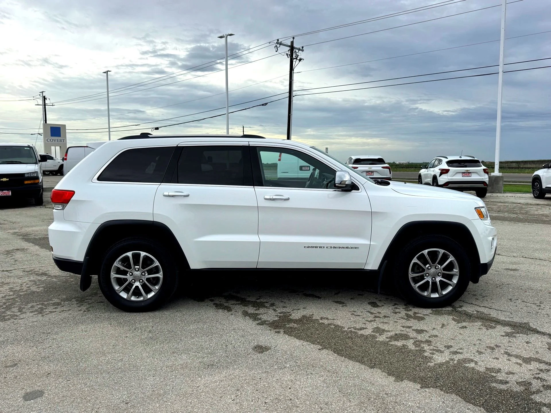 Used 2016 Bright White Clearcoat Jeep Limited image 5
