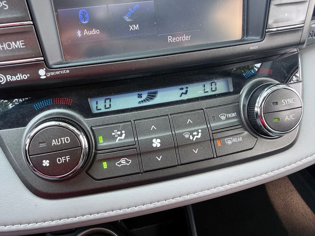 Used 2014 White Toyota XLE image 40