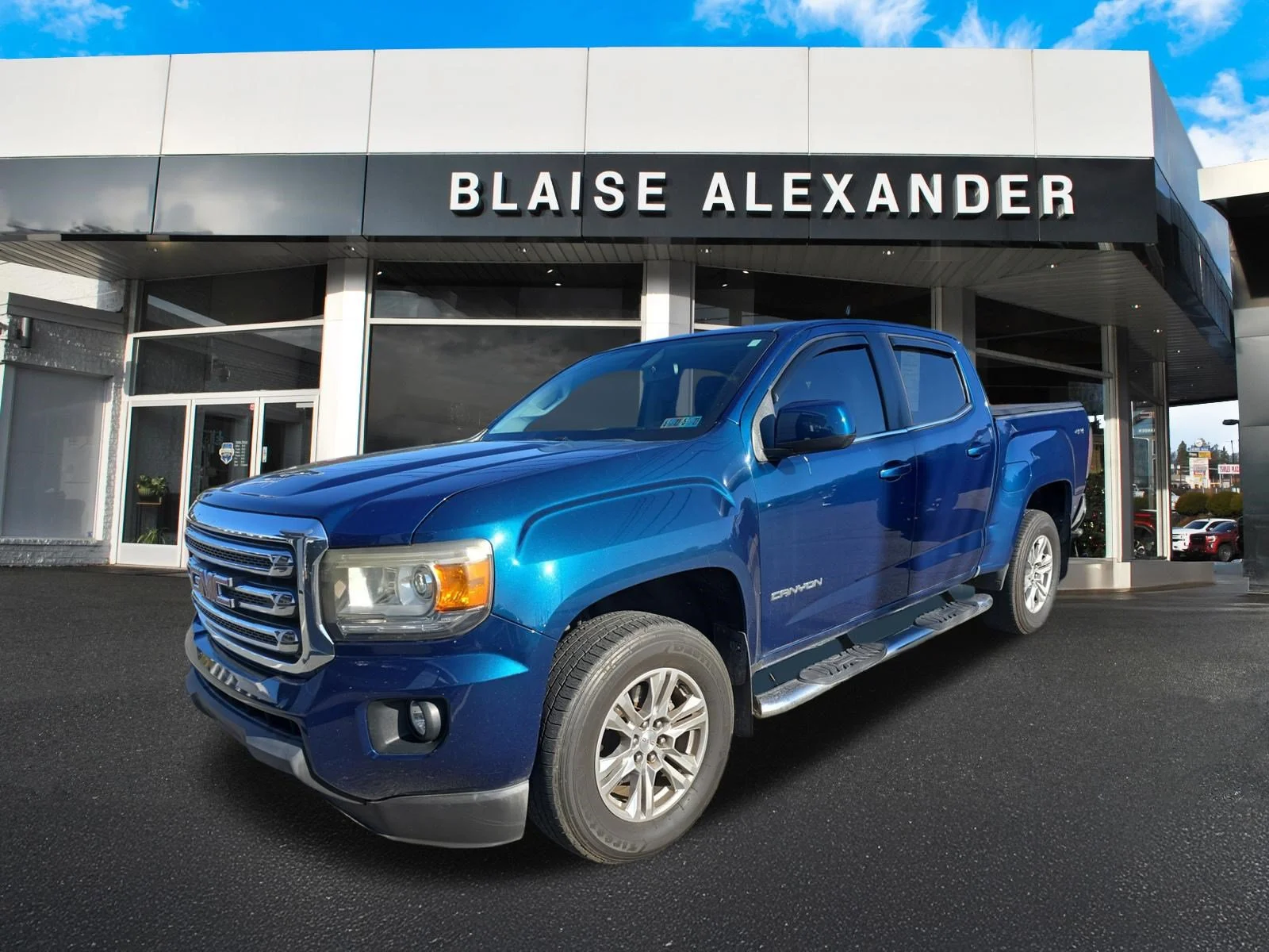 Used 2019 Blue Emerald Metallic GMC 4WD SLE image 8