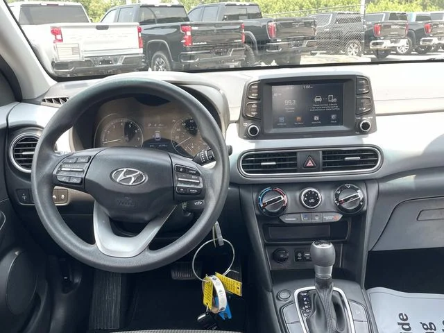 Used 2020 Gray Hyundai SE image 11