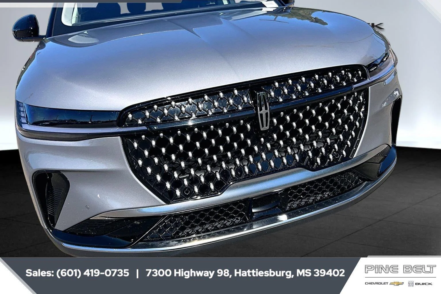Used 2025 Lustrous Gray Metallic Lincoln Premiere image 22