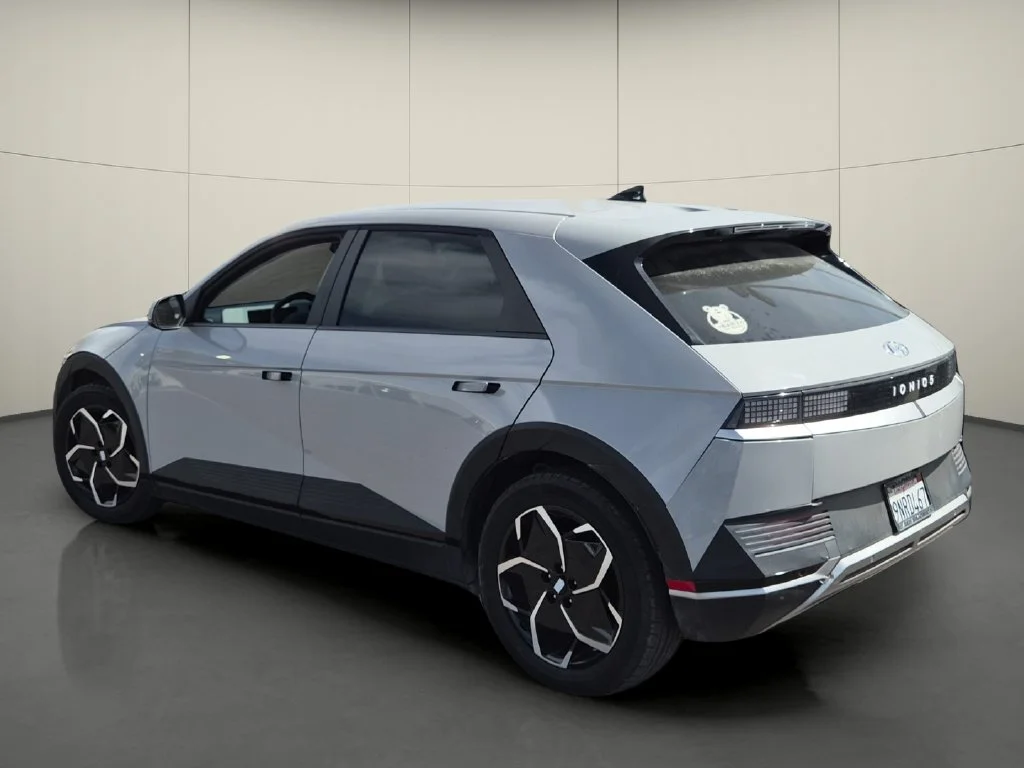 Used 2024 Gray Hyundai SEL image 5