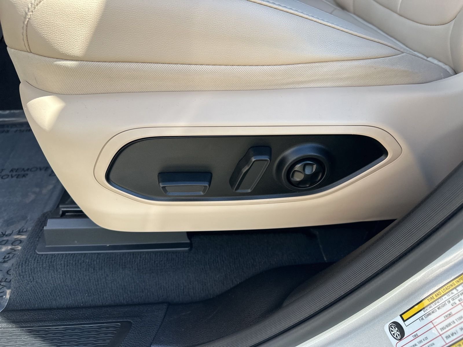 Used 2023 Silver Jeep Limited image 15