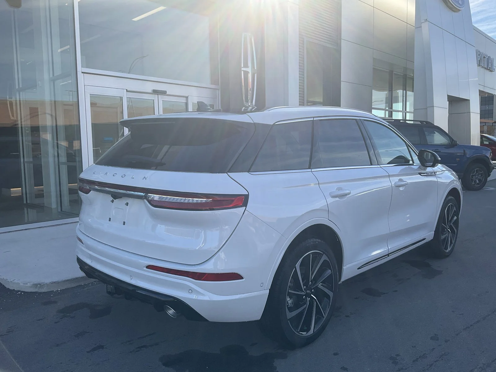 New 2024 PRISTINE WHITE MET 3C Lincoln Grand Touring image 7