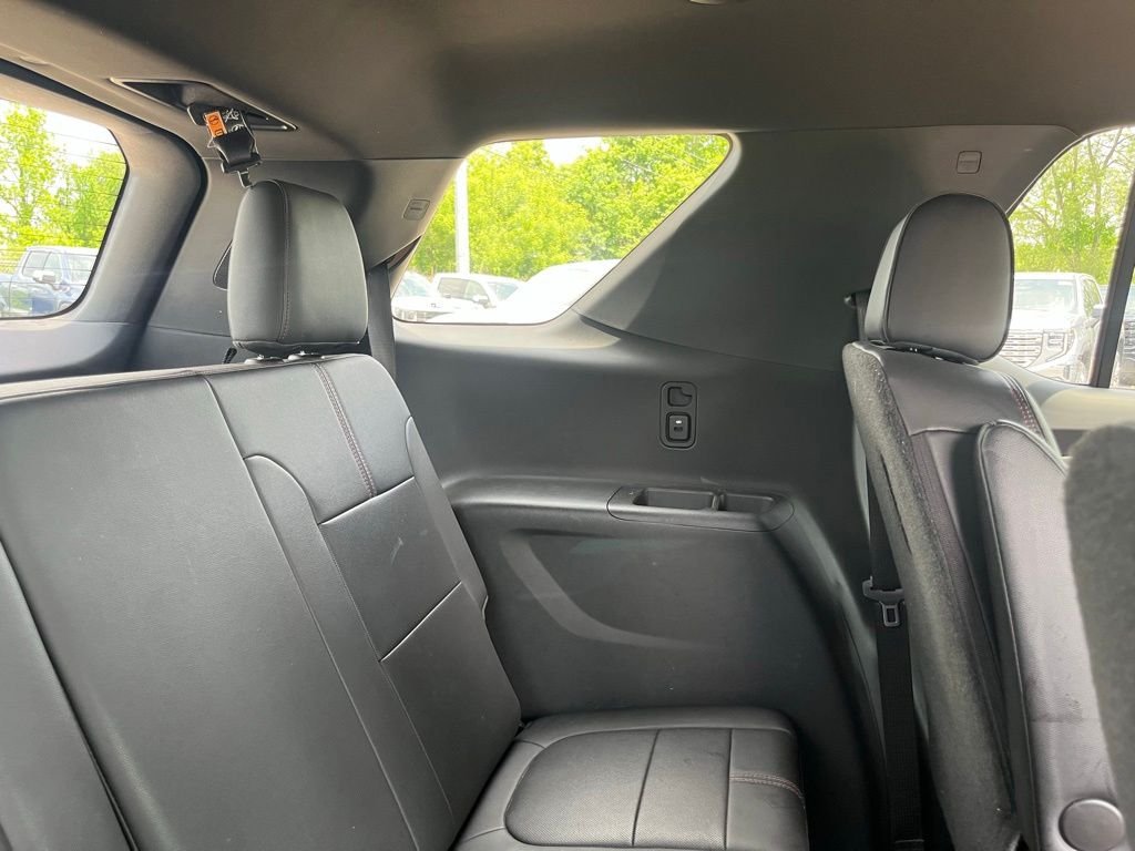 Used 2022 Silver Chevrolet RS image 31