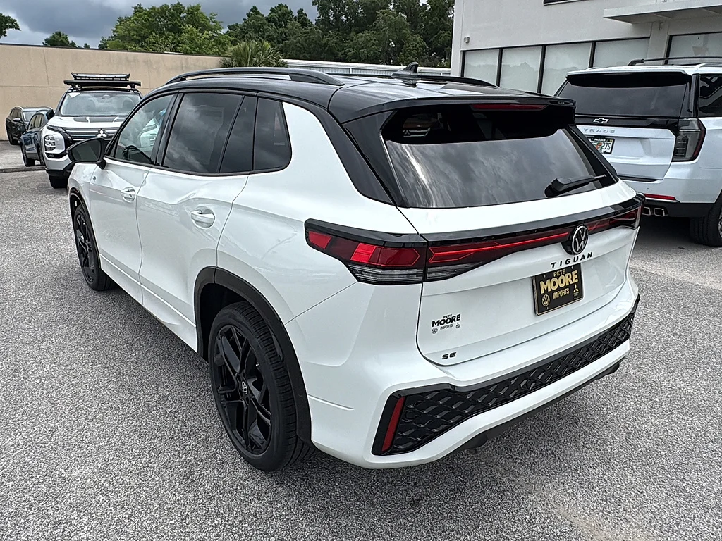 New 2026 Opal White w/ Deep Black Roof Volkswagen SE R-Line Black FWD image 6