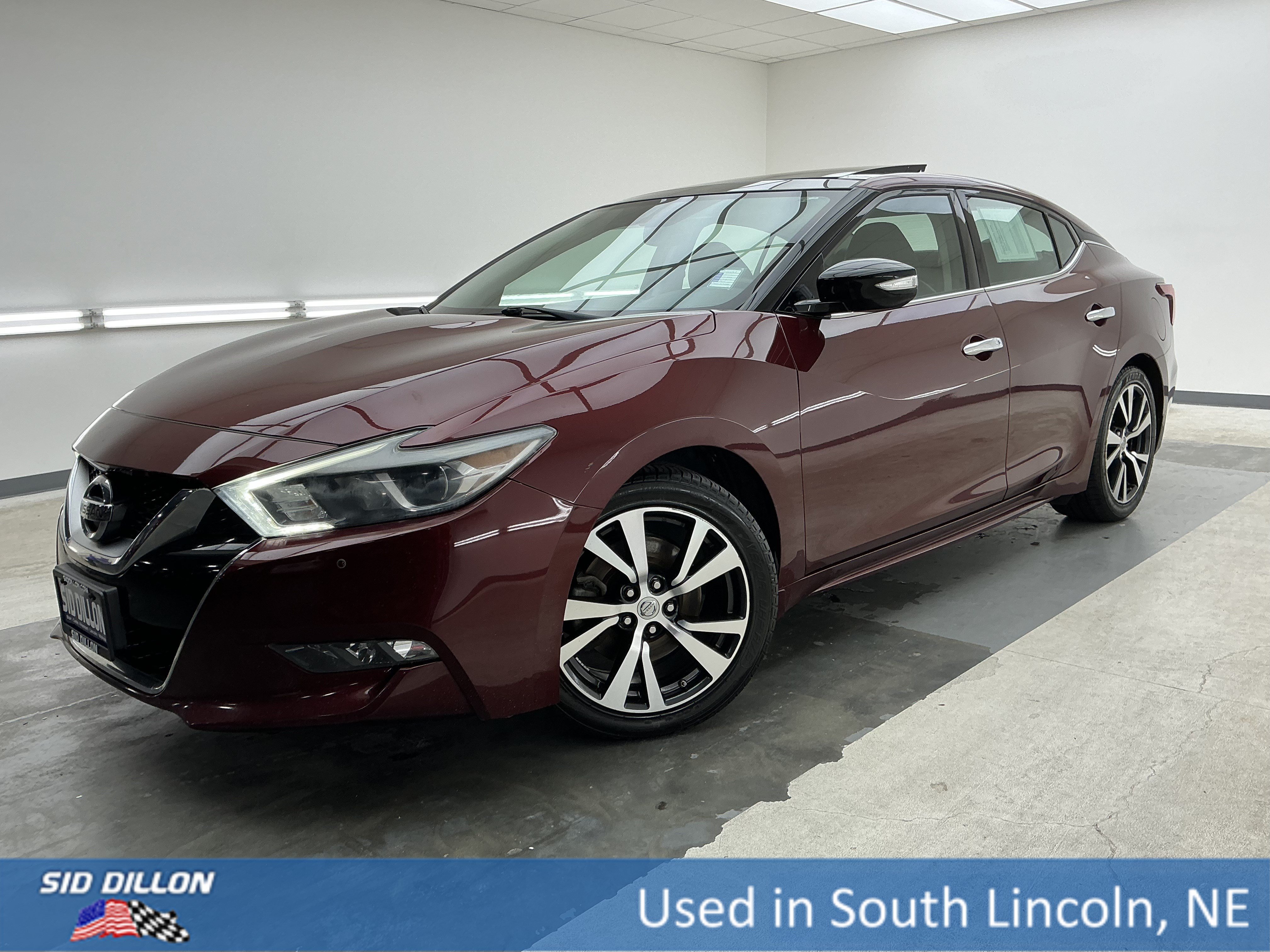 Used 2017 Coulis Red Nissan SL image 1