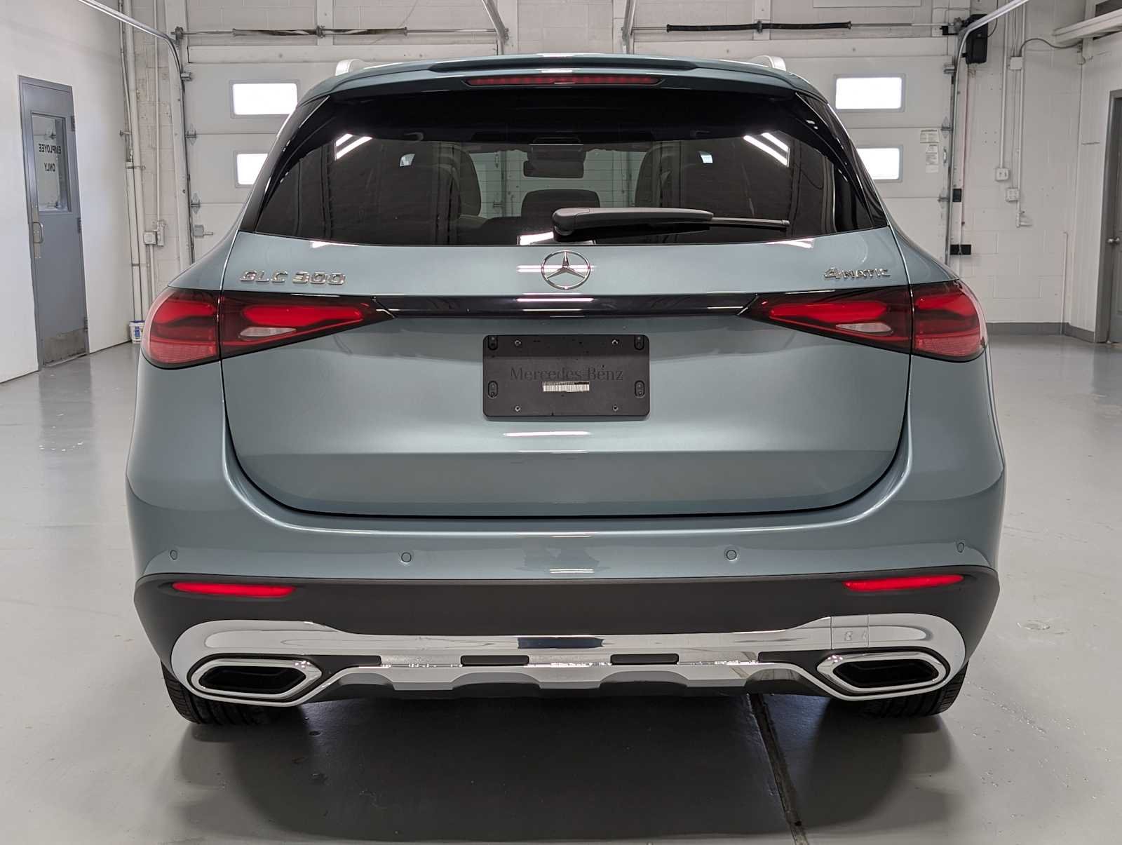 Used 2026 Verde Silver Metallic Mercedes-Benz GLC 300 image 9