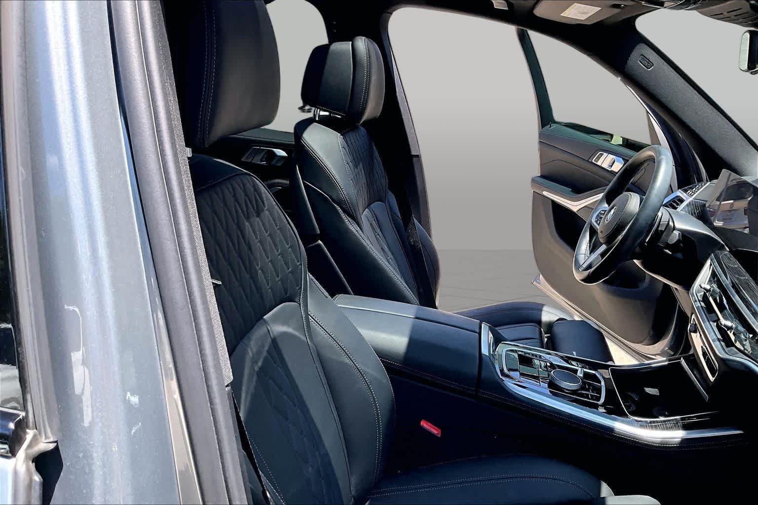 Used 2024 Skyscraper Grey Metallic BMW xDrive40i image 8