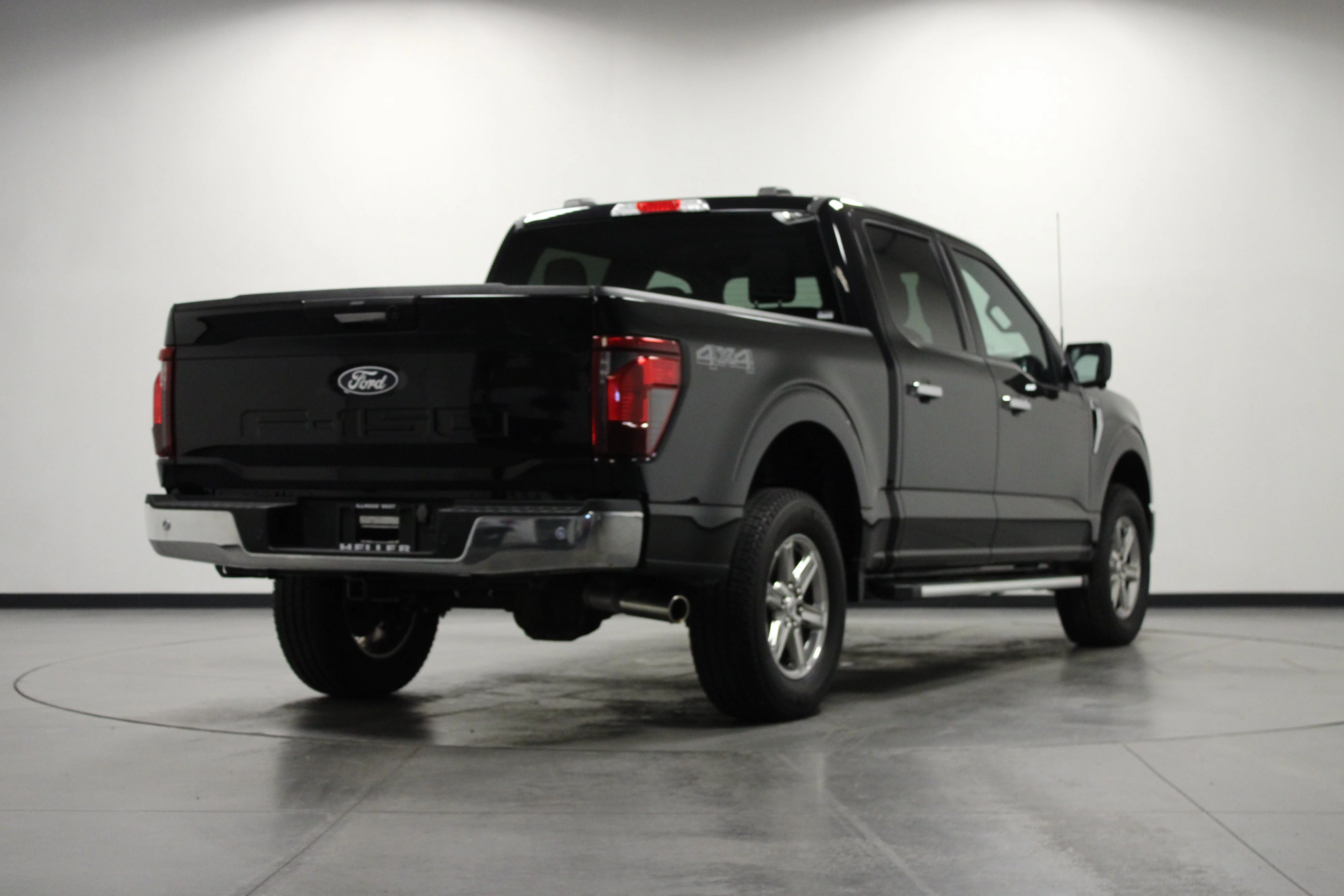Used 2024 Agate Black Metallic Ford XLT image 4