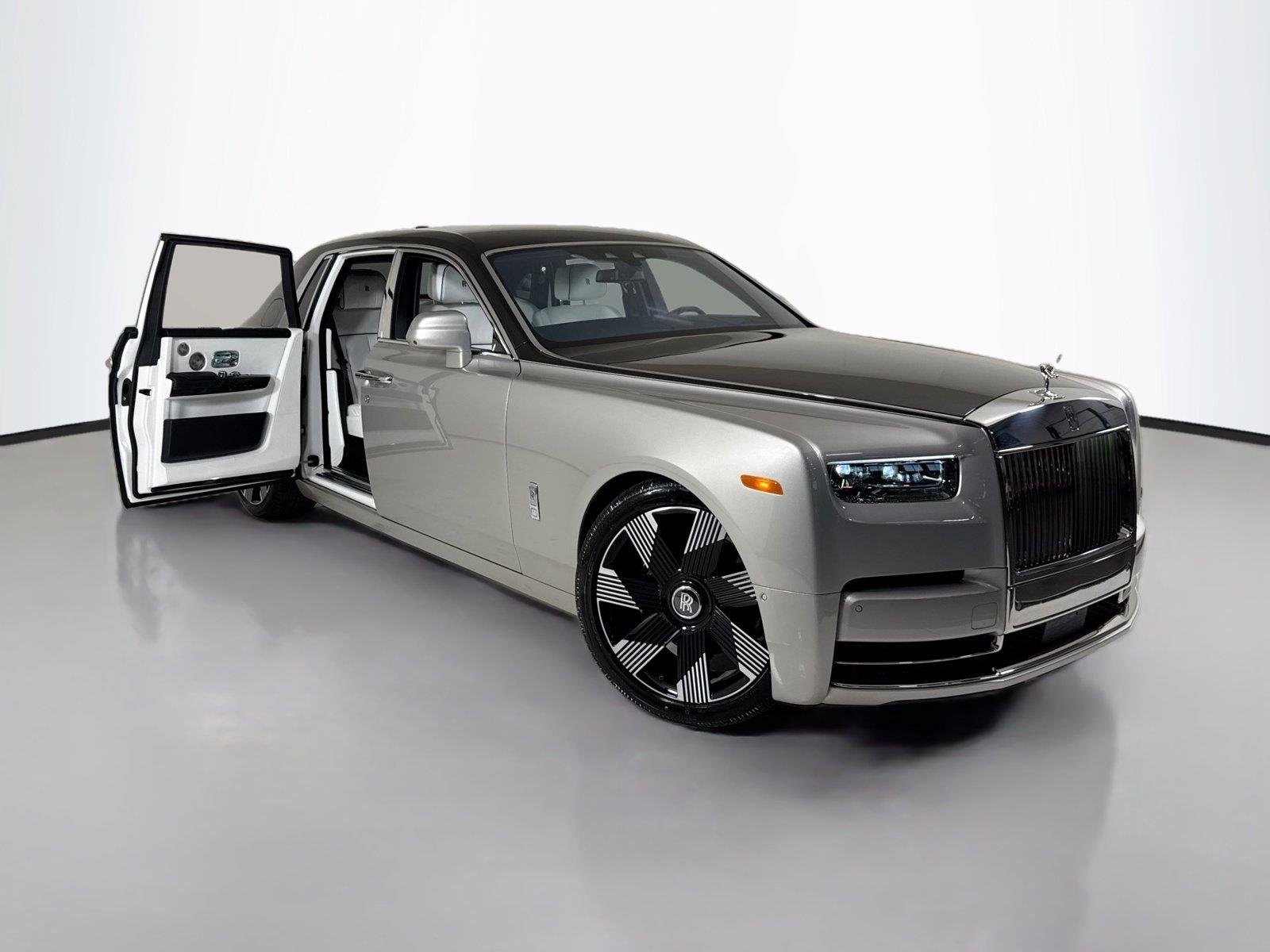 Used 2023 Jubilee Silver Rolls-Royce  image 41
