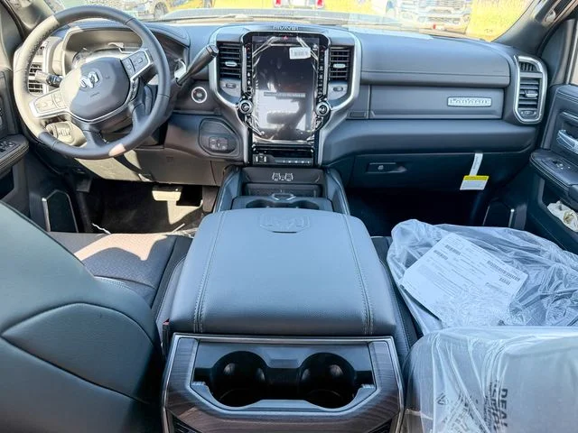 New 2026 Diamond Black Crystal Pearl-Coat Exterior Paint RAM Laramie image 28