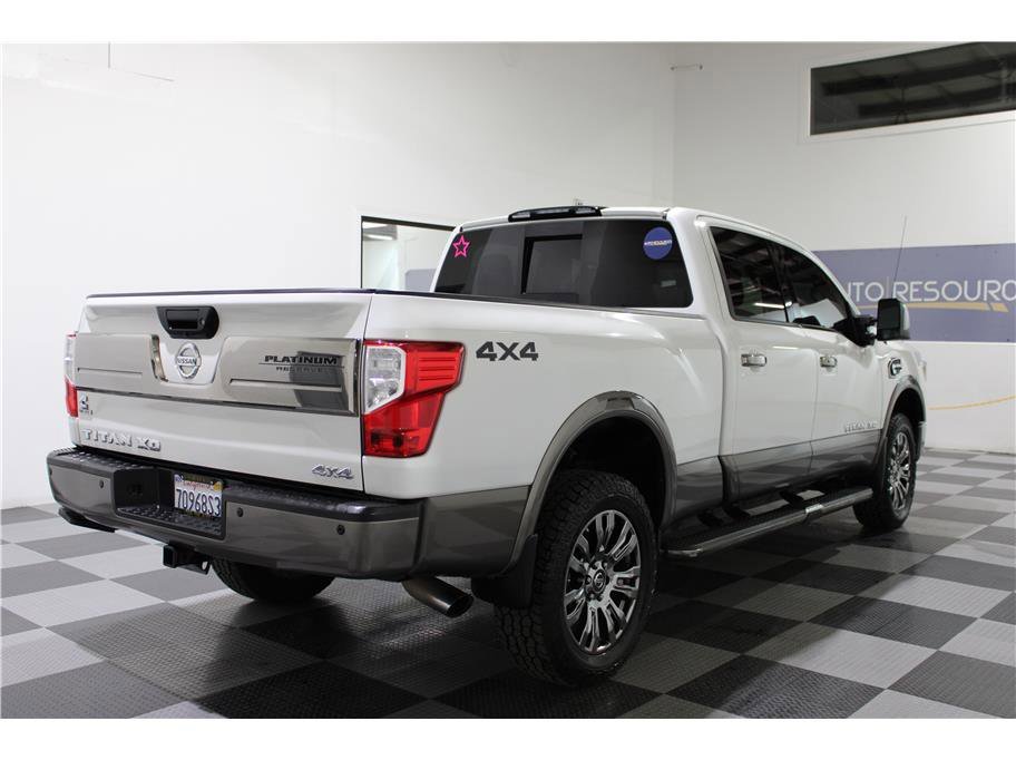 2019 Nissan Titan Platinum Reserve photo 4