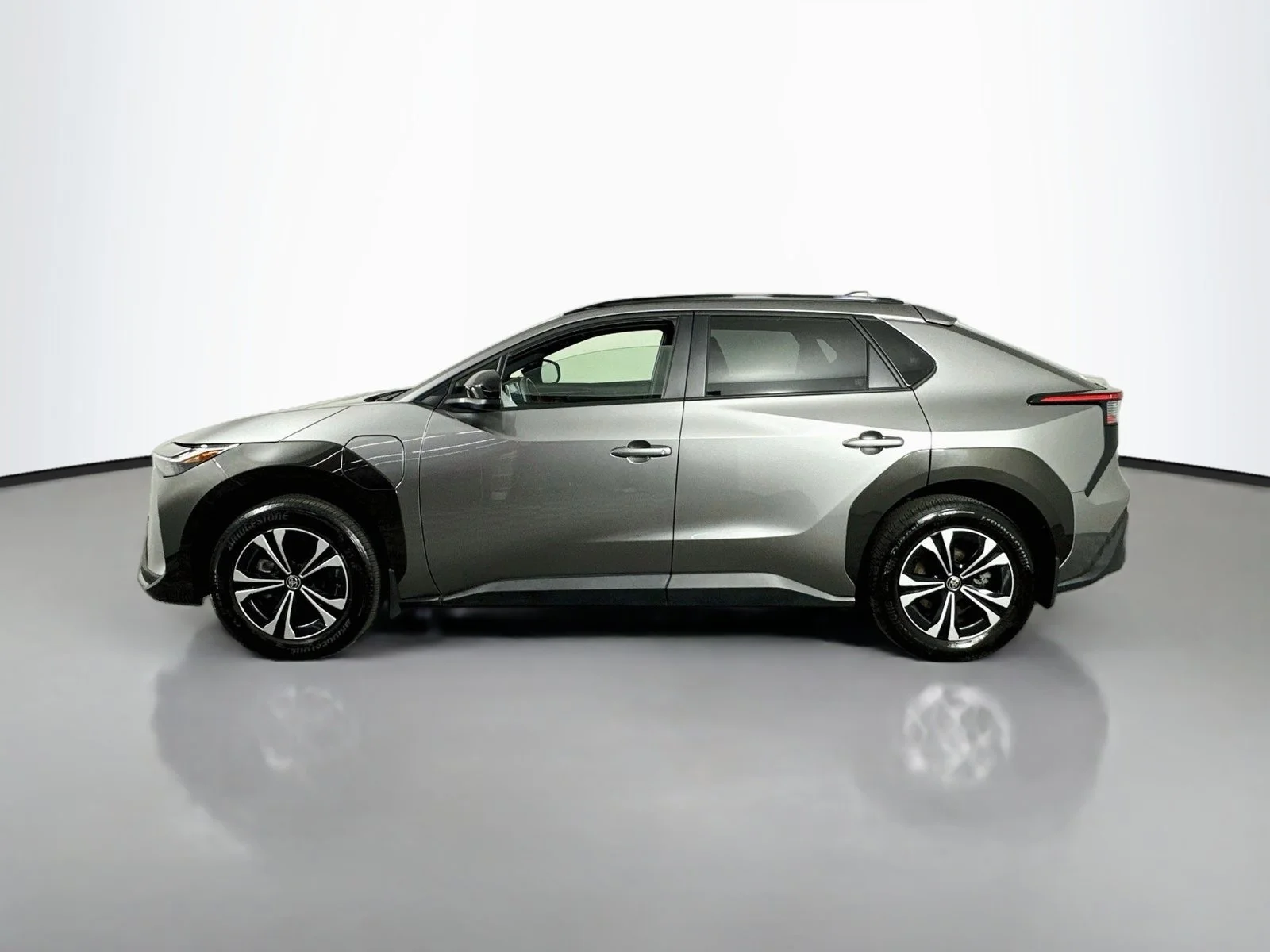 Certified Used 2023  Toyota XLE image 4