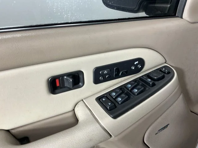 Used 2003 White Chevrolet LT image 9