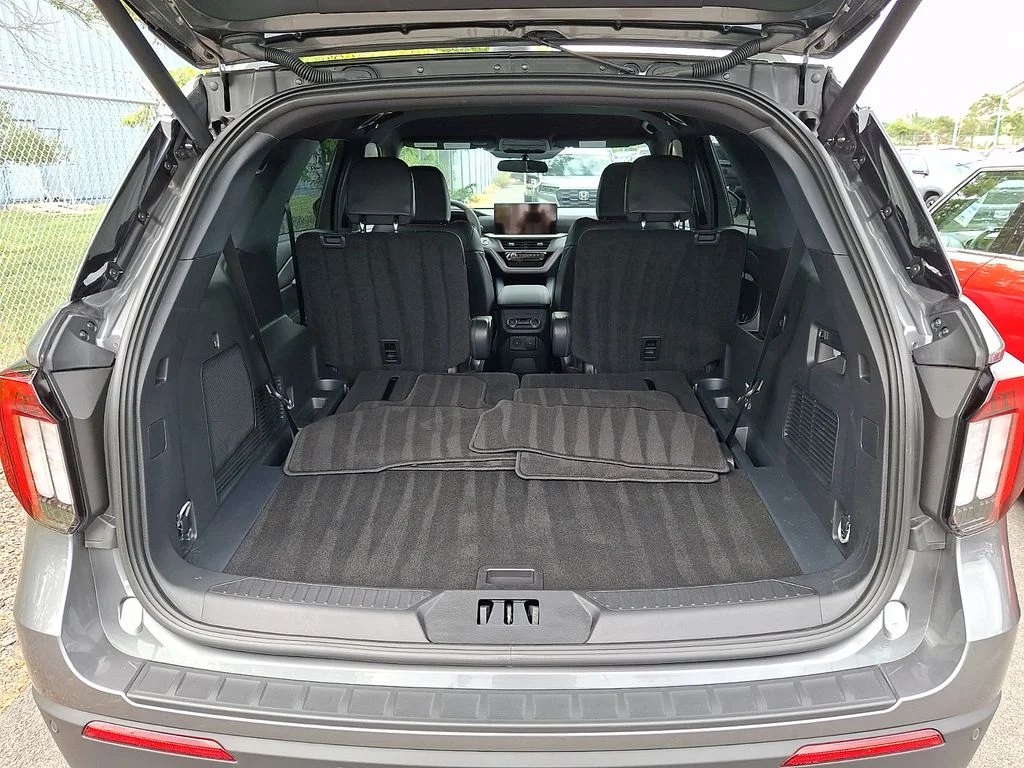 2026 Ford Explorer ST-Line - Photo 29