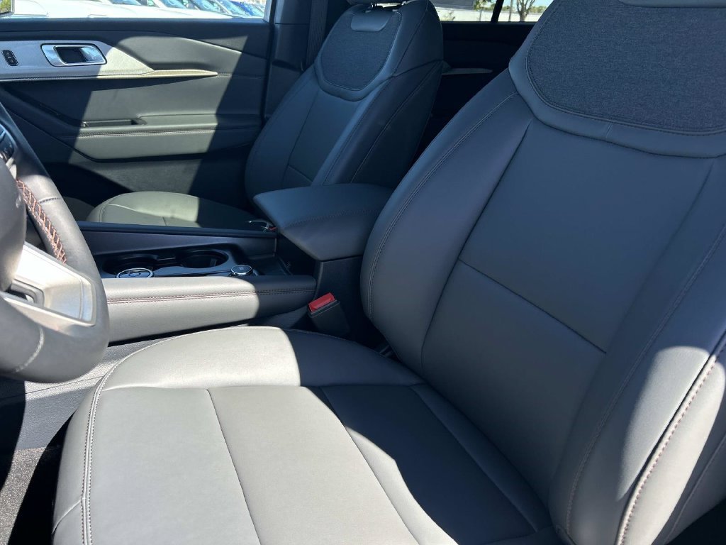 New 2027 Star White Metallic Tri-Coat Ford Active image 21
