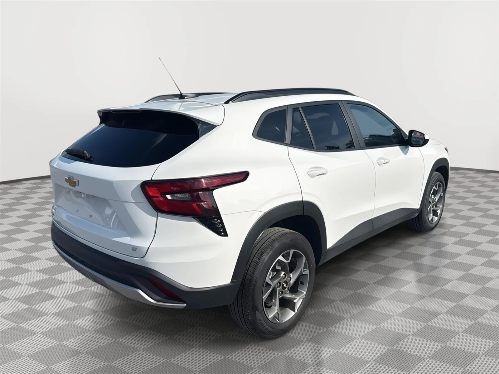 Used 2025 Summit White Chevrolet LT image 5
