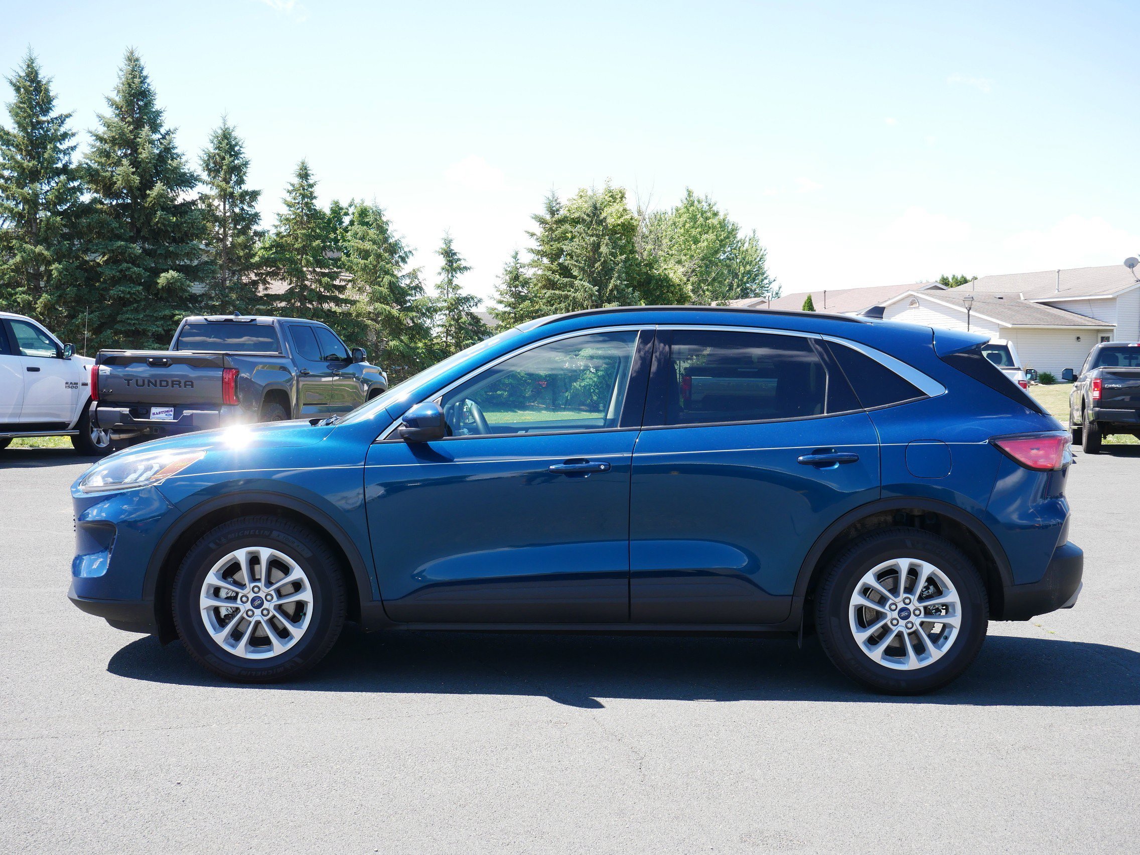 Used 2020 Ford Escape SE with VIN 1FMCU0G6XLUB31036 for sale in Northfield, Minnesota