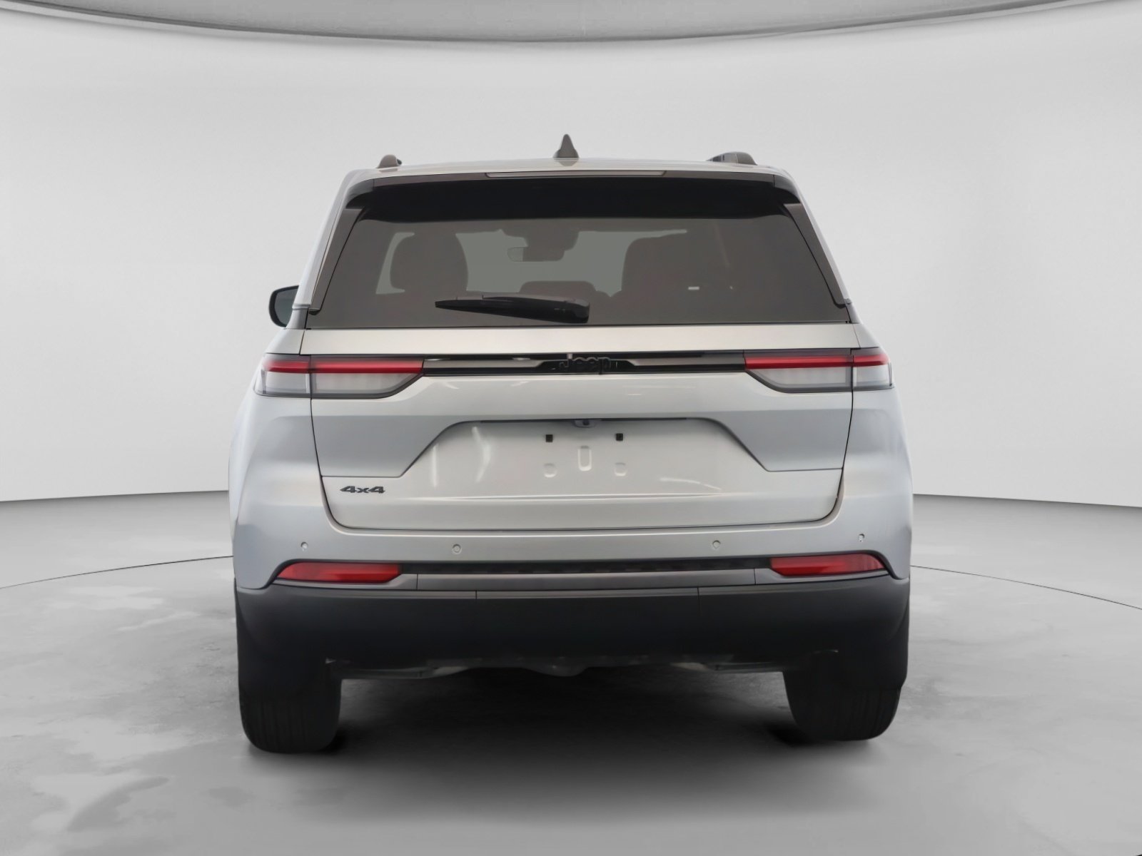 New 2026 Silver Zynith Exterior Paint Jeep Laredo Altitude 4x4 image 21