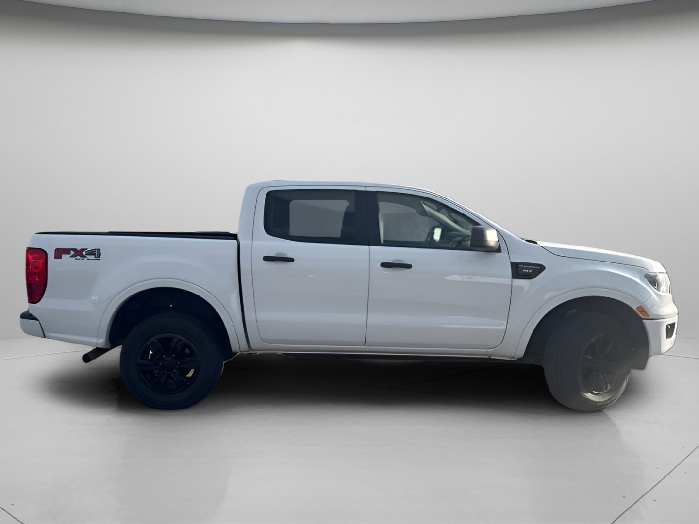 Certified Used 2019 Oxford White Ford XLT image 4