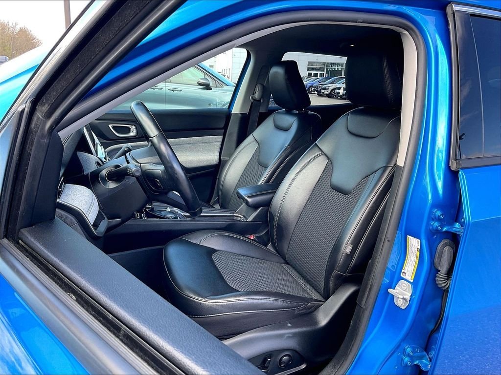 Used 2022 Laser Blue Pearlcoat Jeep Latitude image 9