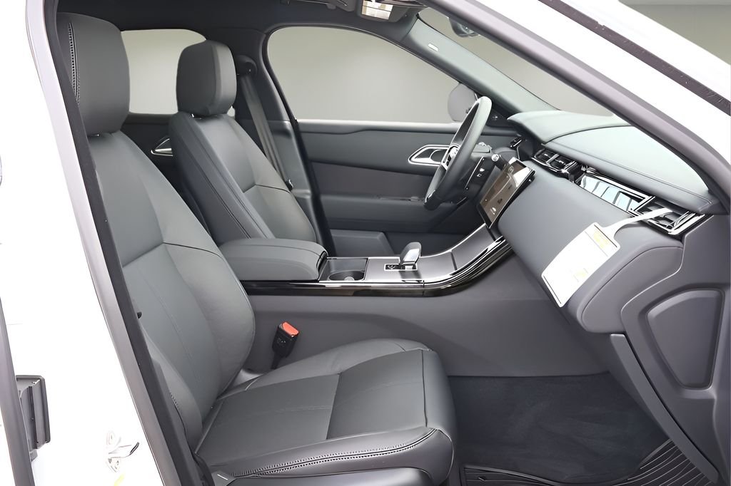 New 2026 Fuji White Land Rover Dynamic SE image 17