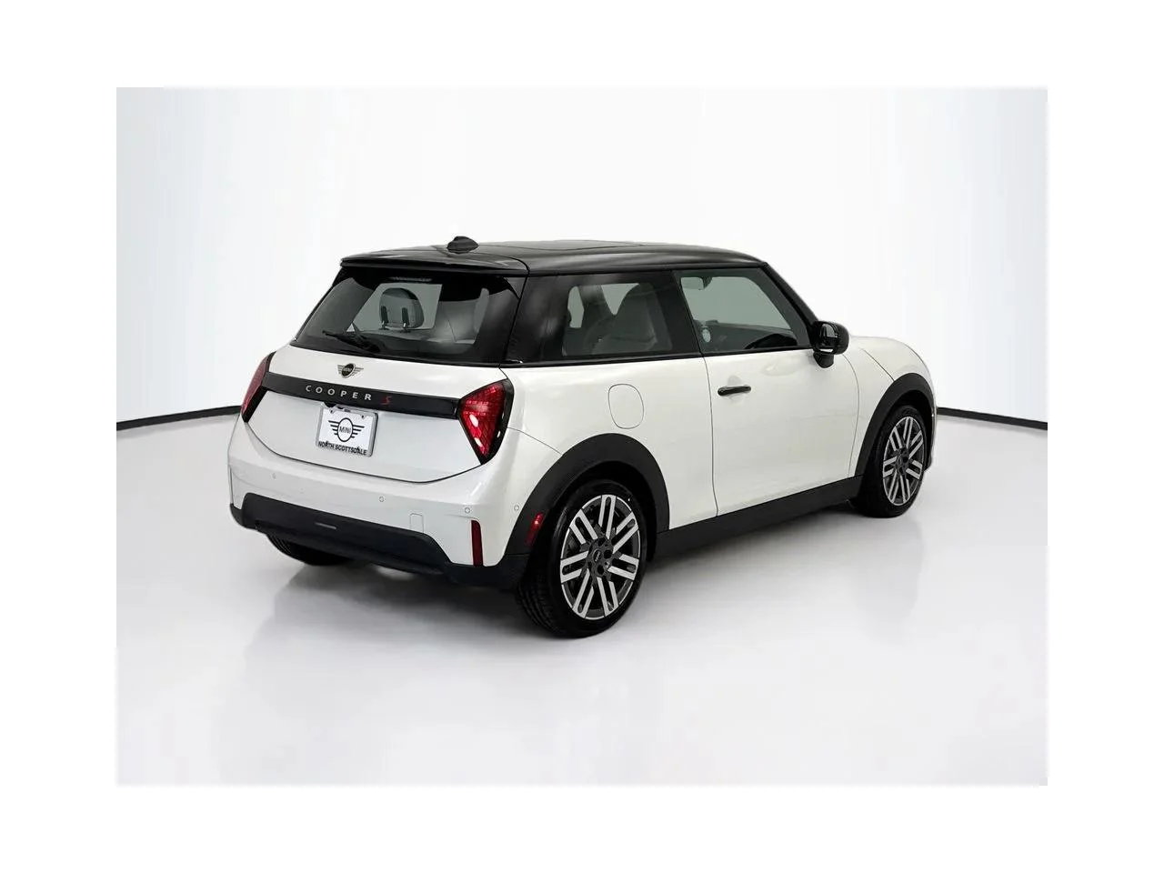 New 2026 Nanuq White Metallic MINI SIGNATURE PLUS image 5