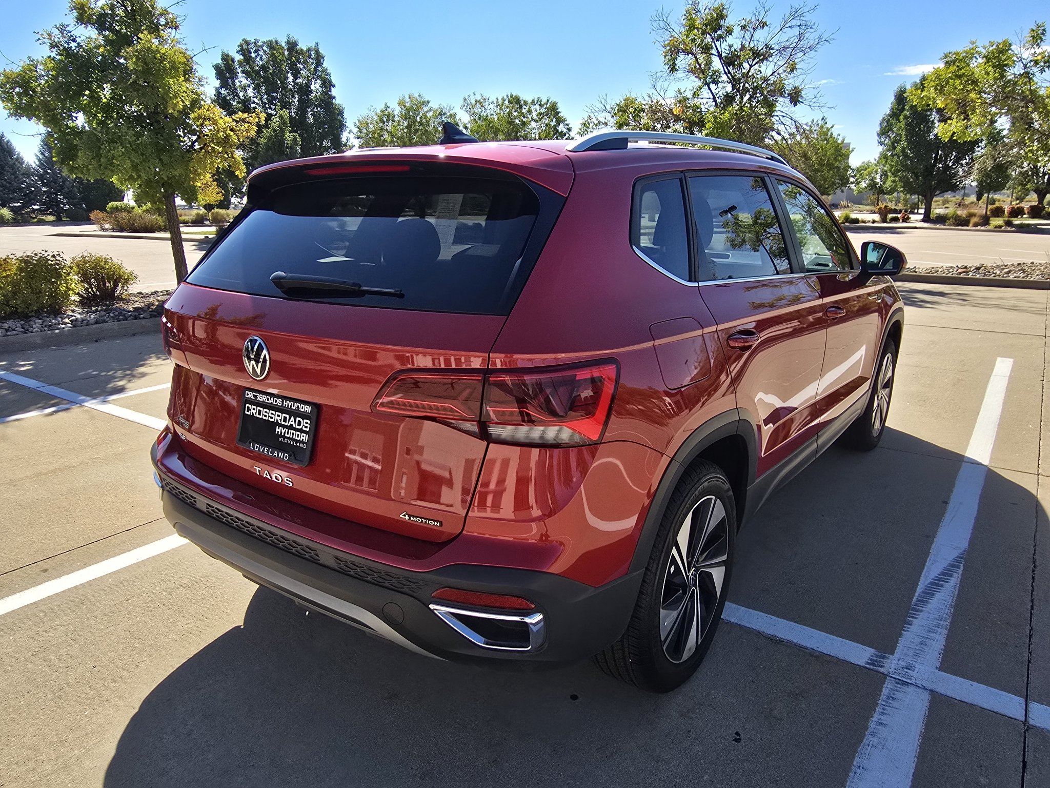 Used 2024 Kings Red Metallic Volkswagen SE image 5
